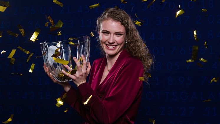 Hanna Öberg poserar med Jerringpriset
