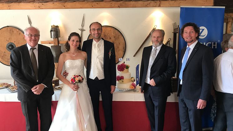 Zurich gratuliert dem ersten Brautpaar mit der neuen Hochzeitsversicherung.