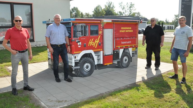 Trafostation wird zu einem Feuerwehrauto - Bayernwerk schafft neuen Blickfang in Hofheim