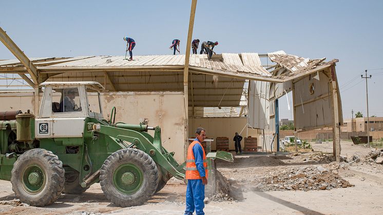 Reparation av yrkesutbildningscenter i Ramadi, Irak. Med nytt stöd från Sverige kan UNDP fortsätta arbetet med att återställa grundläggande infrastruktur och samhällstjänster som skadats under år av krig och konflikt. Foto: UNDP Irak/Claire Thomas