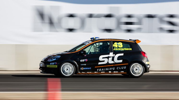Tuff kamp om Clio Cup-bronset i STCC-finalen på Mantorp Park