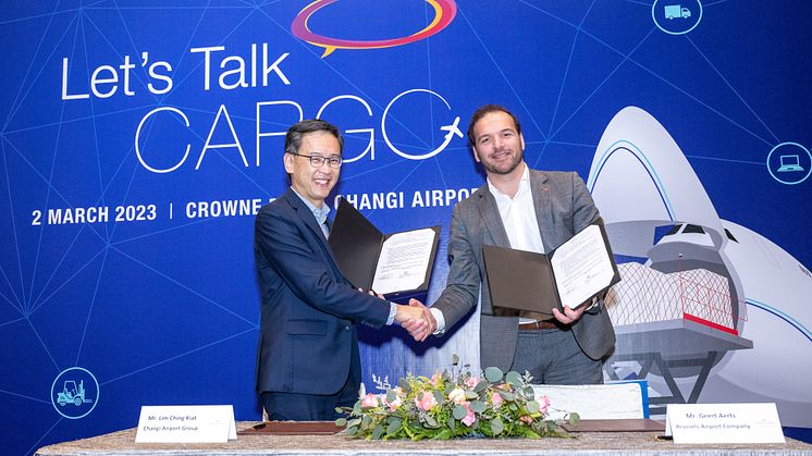 Mr Lim Ching Kiat, Executive Vice President of Air Hub & Cargo Development, CAG and  Mr Geert Aerts, Chief Cargo & Real Estate Officer, BAC signed an MOU  on air cargo development