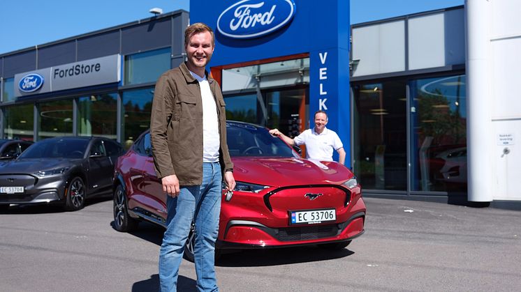  Erlend Gunstveit og Ford Norges markedsdirektør Geir Haugaard