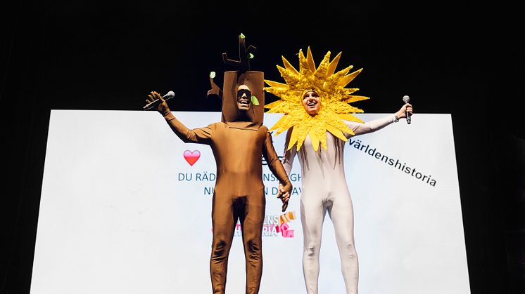 Pressbild Özz Nûjen & Måns Möller - ur föreställningen