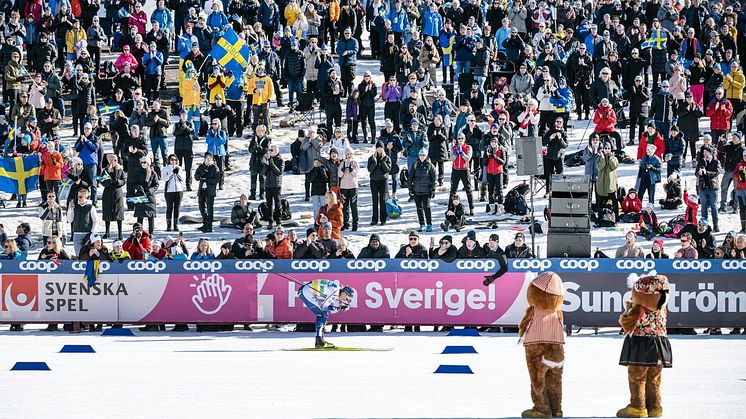 Publiken strömmade till tävlingarna i Falun
