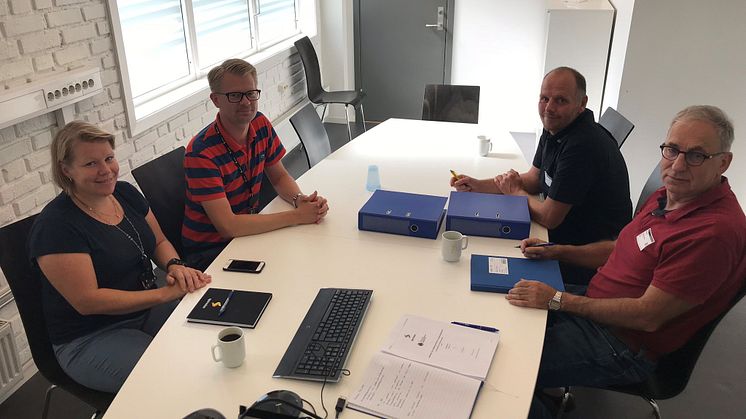 Fra venstre: Prosjektleder Maria Suhr fra Sporveien,  innkjøper Nils Harald Løvdal Roland, prosjektleder i Implenia Norge Leif Abrahamsen og adm. dir. i Implenia Norge, Audun Aaland