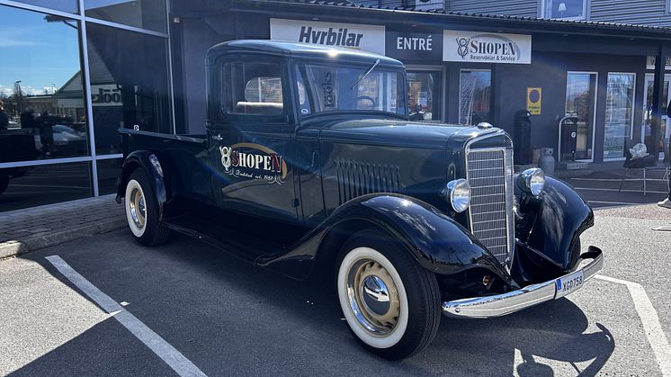 Classic delivery truck V8 Shopen style