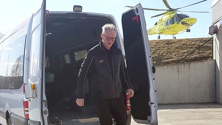 Mikael Ekeholm i Lycksele är en av de taxichaufförer som är redo att köra personer med covid-19.