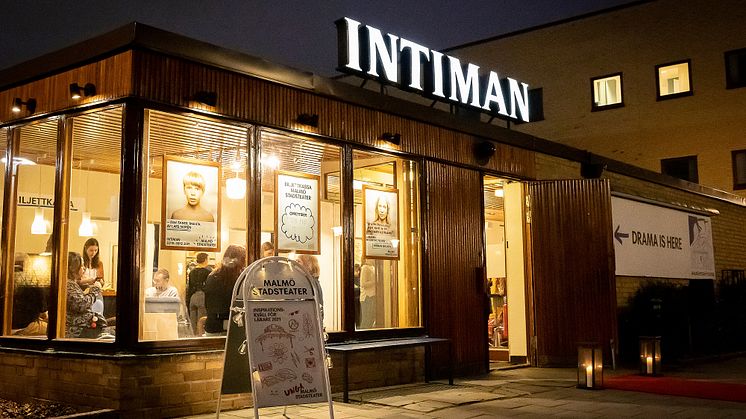På Malmö Stadsteaters scen Intiman väntar ett innehållsrikt spelår fullt av dramatik. Foto: Jenny Baumgartner
