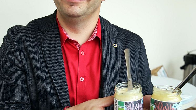 InterCity Hotel - Christian Syrotek mit hauseigenem Bienenhonig © Andreas Schmidt