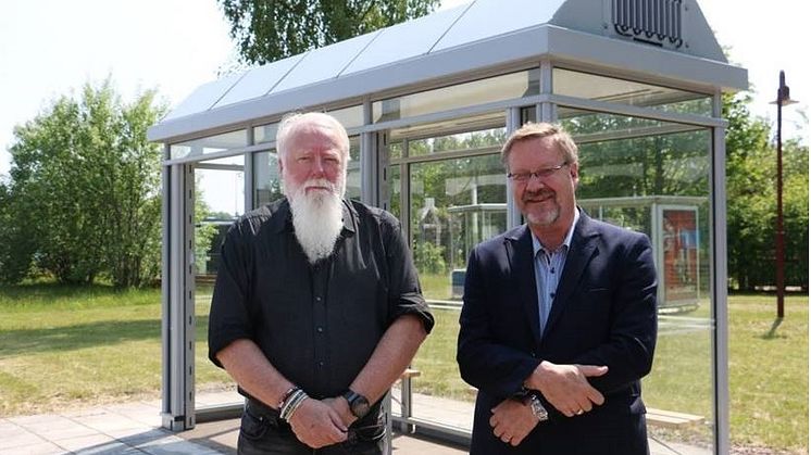 BILD: OLOF CARLSON |   Per Saveborn, Team Tejbrant och Anders Hedström på Camfil framför det nya  skyddet som ska rena luften.