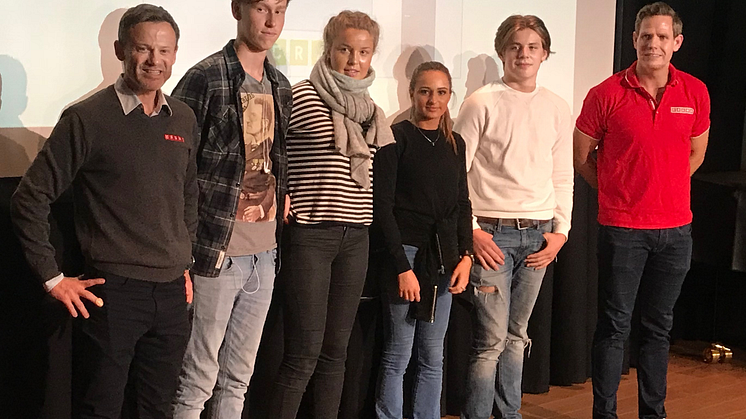 Fra ventre: Bjørn Melheim, adm.direktør i Cramo , Vinnerteamet EcoModul og Thomas Astrup, salgsdirektør i Cramo