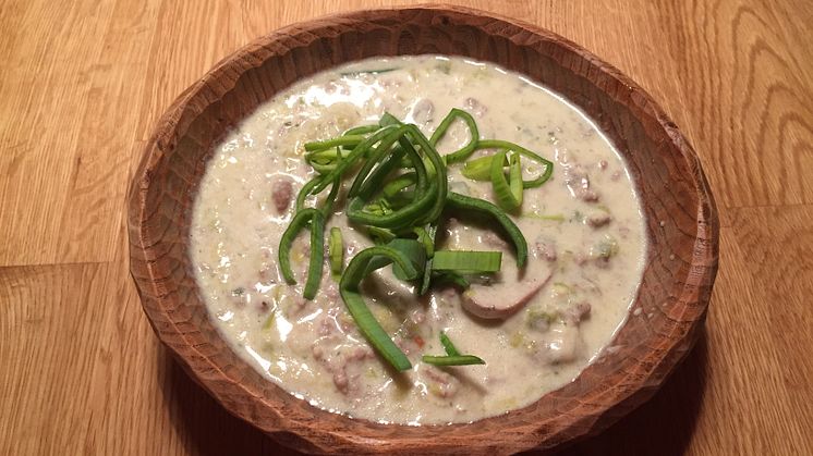 Tysk porresuppe med ost og hakket kød