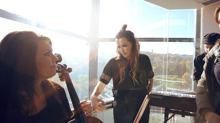 Miriam Bryant ny artist i Stage 3 - spelade live i hiss