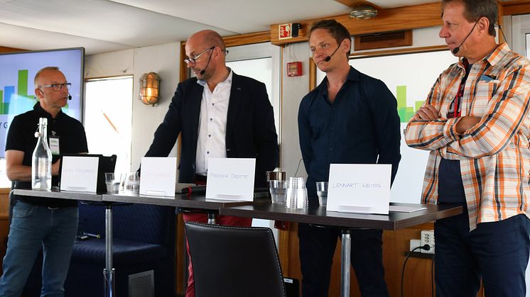 Peter Söderberg projektchef Nordbygg, Tommy Lenberg, VD på Byggherrarna, Fredrik Drotte, stadsutvecklingschef i Upplands Väsby och Lennart Weiss, kommersiell direktör på Veidekke. 