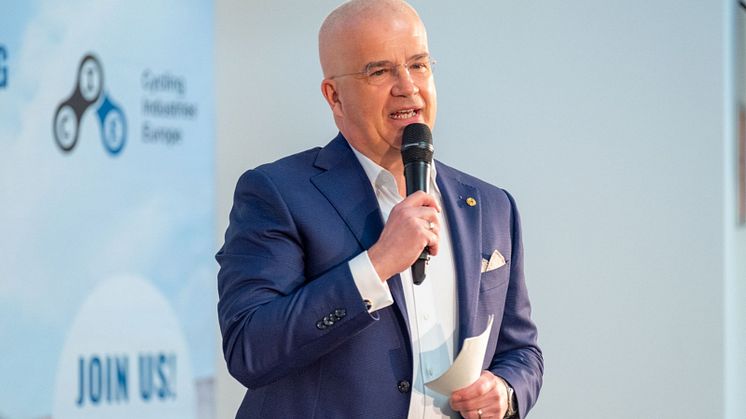 Tony Grimaldi, VD för Cycleurope Sverige och ordförande för europeiska branschorganisationen Cycling Industries Europe, inleder CIE Summit 2023 i Bryssel. 