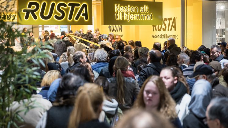 Forventer besøksrekord: Rusta åpner nytt varehus i hangaren