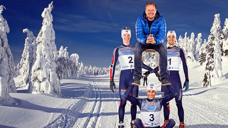 André Stenumgård i Fjøssystemer håper det er konkurrentene til kombinert-gutta som må bære en nordmann på gullstol i vinter.