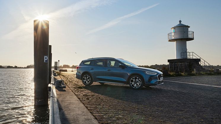 2021_FORD_FOCUS_ACTIVE_OUTDOOR_02