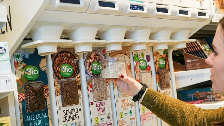 Unverpackt bei dm: dmBio testet Abfüllstationen