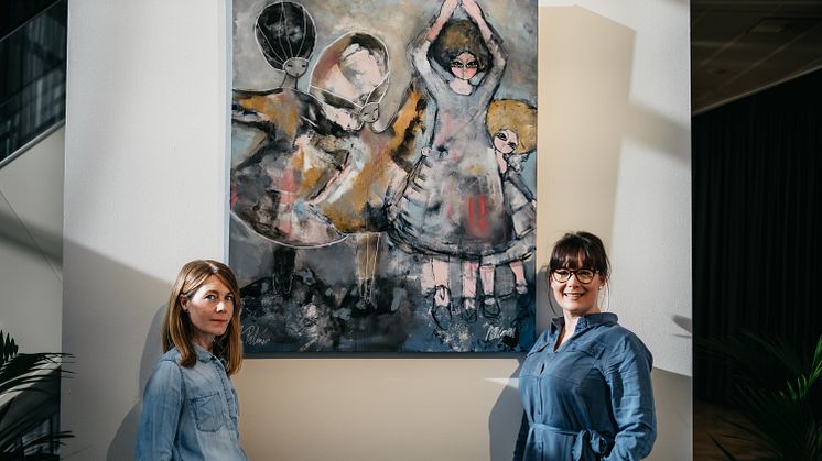 Konstverket Styrkan med konstnärerna Karolina Palmér och Hanna Ekegren
