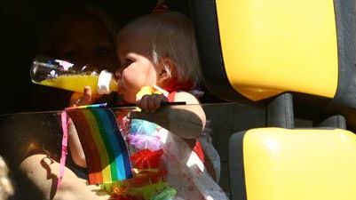Mona Sahlin läser godnattsaga på Stockholm EuroPride