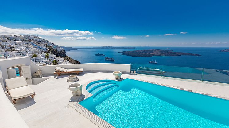 DEST_GREECE_SANTORINI_THEME_RESORT_POOL_LUXURY_HOTEL_PATIO_VIEW-shutterstock-portfolio_1564445905_Universal_Within usage period_80149