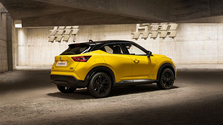 JUKE MC 2024 - Exterior _ iconic yellow body color - N-Sport - side static view.jpg