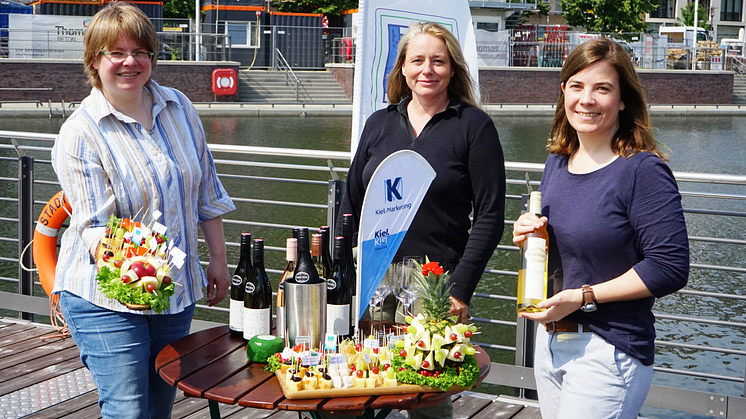 Die Macherinnen von Käse trifft Wein v.l.: Kirsten Möllgaard (KäseStraße SH), Sandra van Hoorn (Landwirtschaftskammer SH) und Kathrin Groß (Kiel-Marketing)