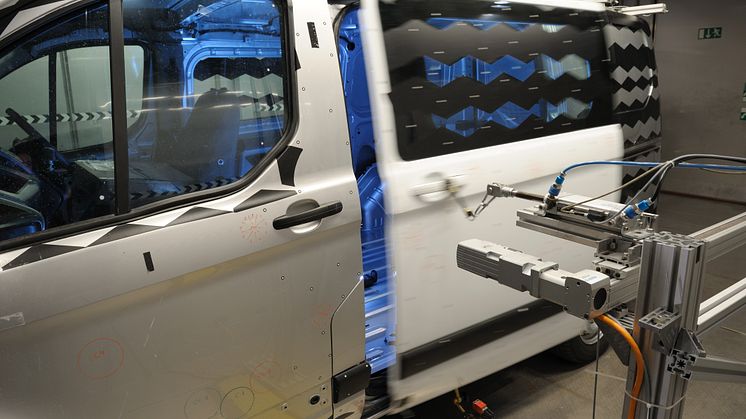 Ford utsätter nya Transit Custom för extrema temperaturer och 550 000 dörrstängningar