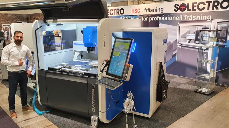 DATRON M8Cube kombinerad med DATRON ToolAssist