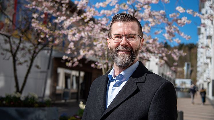 – Det räcker inte att bara bygga hus om människor ska trivas och ha det bra, säger Erik Windt-Wallenberg, ny ordförande i Bergsjön 2021.