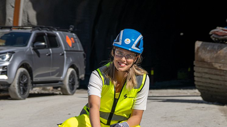 Sirin Stav på besøk hos Sporveien ved Østensjøbaneprosjektet. Foto: Sporveien/Sirin Stav
