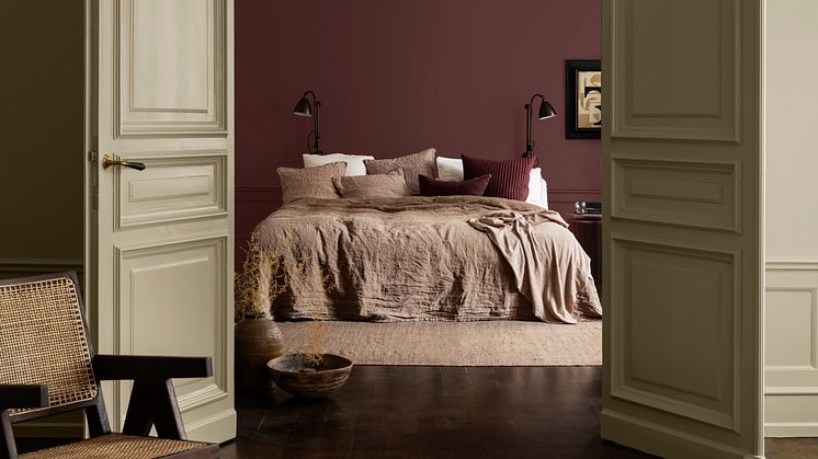 Jotun-LADY-vegg-soverom-2951-Sophisticated-Red-vegg-panel-dor-10430-Dempet-Savanne