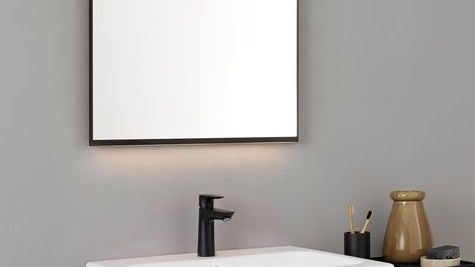 2023_iCon Bathroom with lay-on washbasin white matt, WC wall-hung white matt, Bidet wall-hung white matt, Option Mirror Plus Square black_with model_2_Big Size