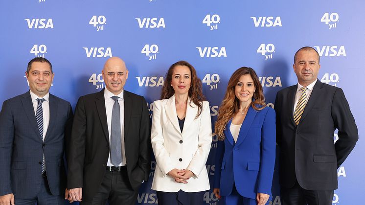 Samile Mümin  ve Visa Türkiye Liderlik Ekibi_1.jpg