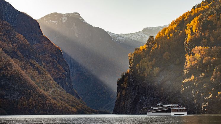 Laurdag 25. september held Ingrid Olava konsert på Nærøyfjorden