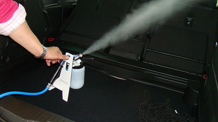 Ozon adé: Tatortreiniger revolutioniert Fahrzeug-Desinfektion