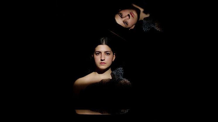 Konsertpianisten Lana Suran är uppväxt i Sverige med rysk-kurdiska rötter. Hon har studerat i USA och är nu bosatt i Paris. (Foto: Lia Navarrete)
