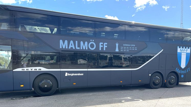 Bergkvarabuss i ny kostym signerad Malmö FF. Foto: Johan Fredholm 