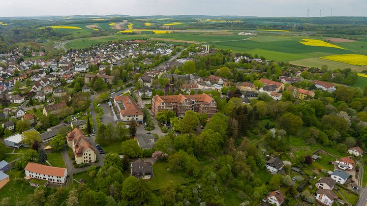 Hephata-Campus Treysa: Das einstige Anstaltsgelände ist schon heute ein modernes Stadtquartier für Bildung und inklusives Wohnen – und bietet aus Sicht von Stadt und Hephata ideale Bedingungen für den vom Landkreis geplanten Fachkräfte-Campus.