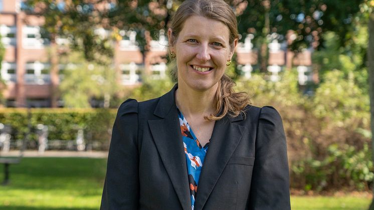 Veronica Koutny Sochman liggande