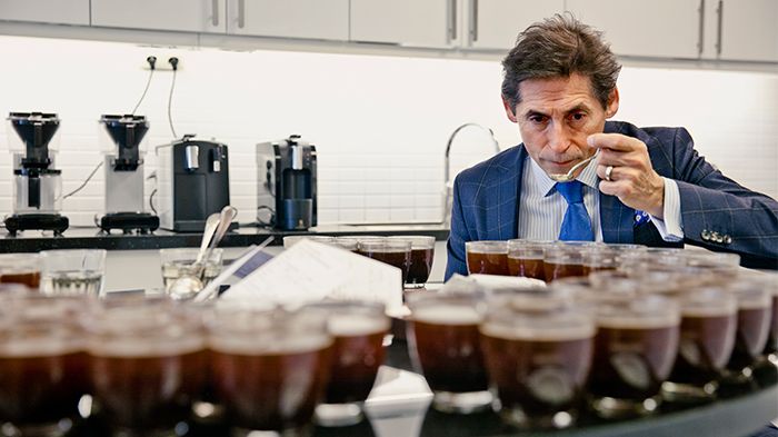 Philippe Barecca är inköpsansvarig på Arvid Nordquist Kafferosteri. Hör honom berätta om hemligheterna bakom den goda koppen kaffe med ännu godare eftersmak.