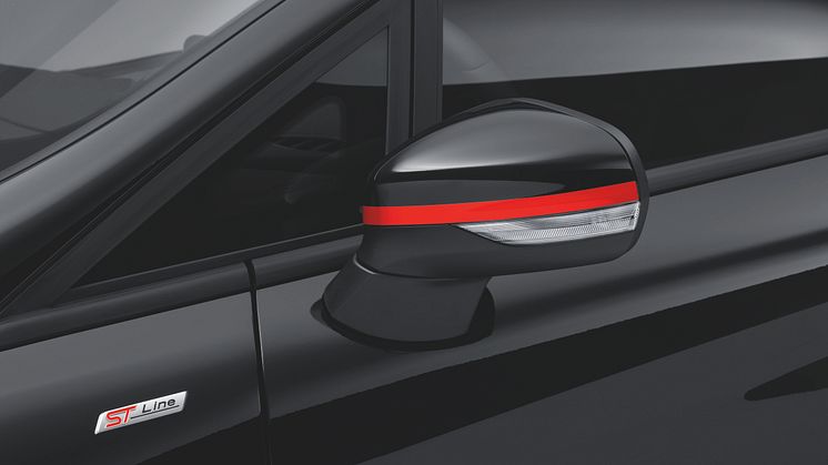 FordFiesta_RedBlack_04