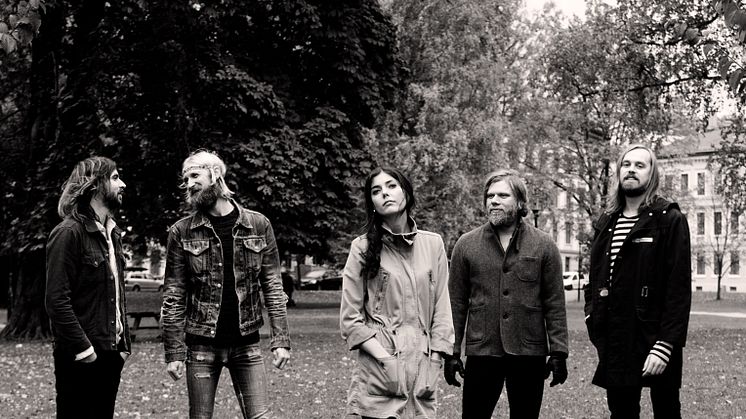 Monica Heldal med band