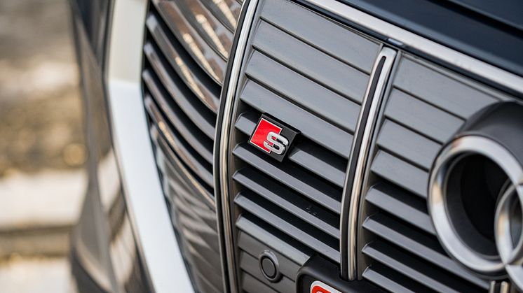 Audi e-tron S Sportback (Plasmablå)