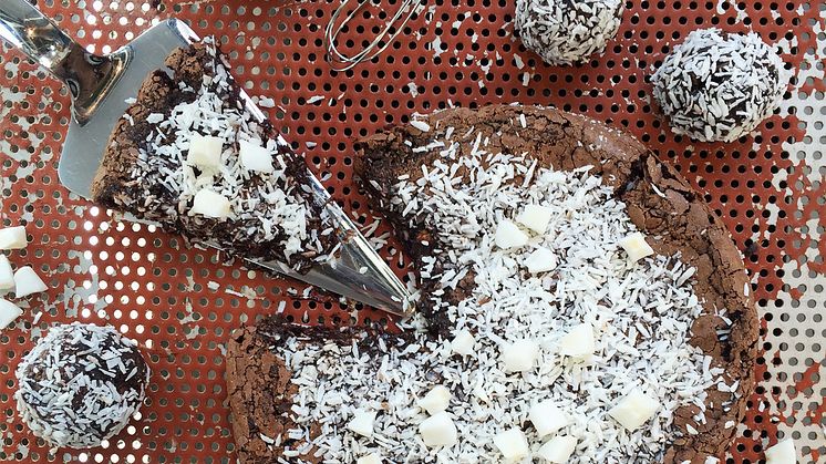 Dubbel njutning med Chokladbollskladdkakan från Frödinge