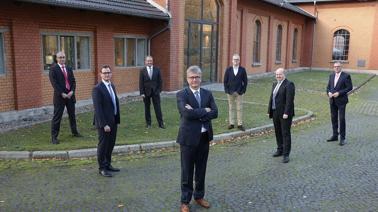 Jens-Uwe Freitag zusammen mit Oberbürgermeister Ulrich Markurth, Veolia CEO Matthias Harms und dem amtierenden Vorstand der BS Energy