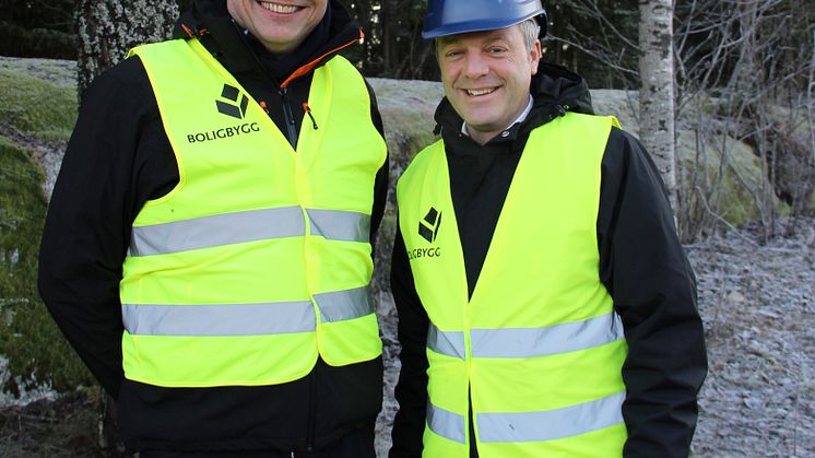 Boligbyggs eiendomsdirektør Tom-Erik Holte sammen med byråd for helse og sosiale tjenester, Øystein Eriksen Søreide.