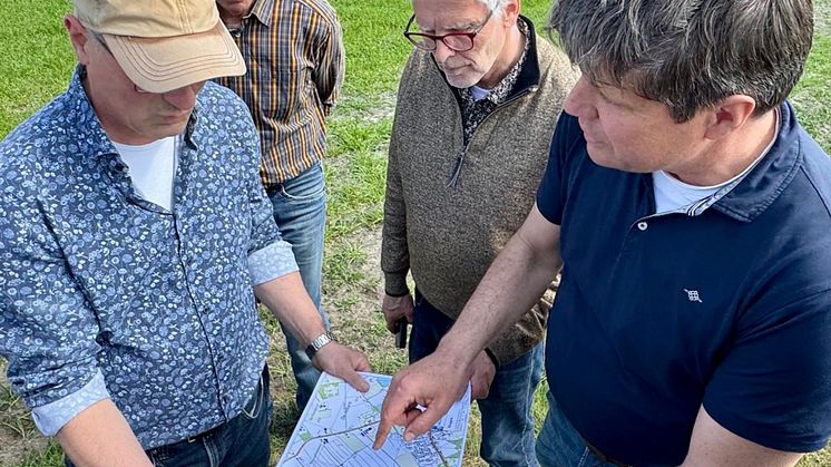 Wassermanagement auf landwirtschaftlichen Flächen | Delegation aus dem Oldenburger Münsterland besucht Vorzeigebetriebe in den Niederlanden